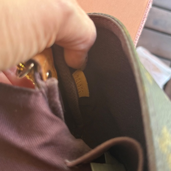 LV Monogram Favorite MM - Picture 3 of 3